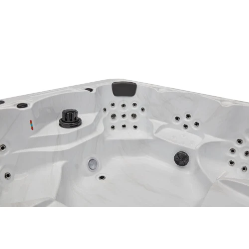 Luxury Spas Denali 7-Person Hot Tub - Image 4