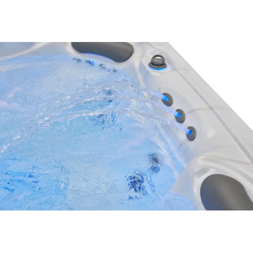 Luxury Spas Infinity 5-Person Hot Tub - Image 4